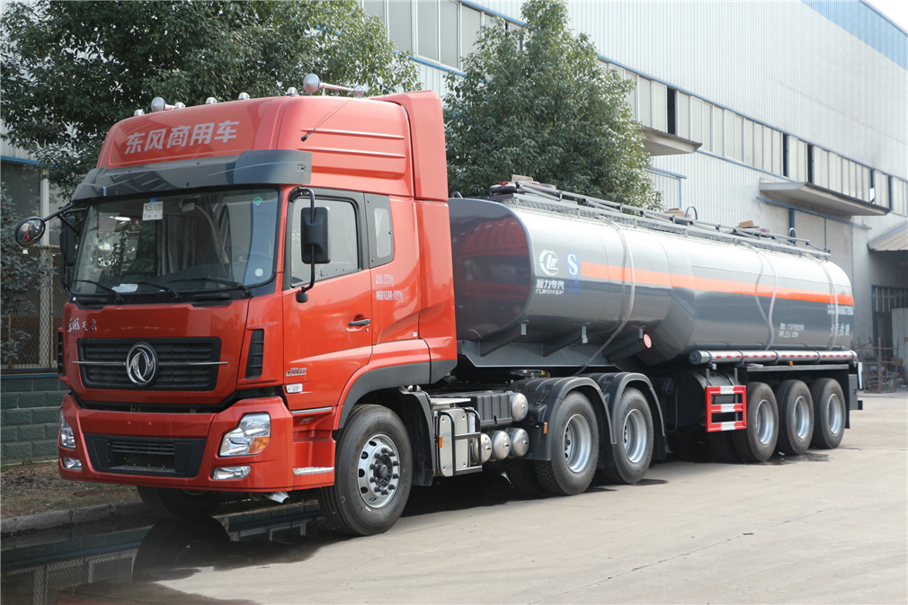 Vehículo de remolque semirrígido de tres ejes tipo tanque para mercancías inflamables y corrosivas Euro III