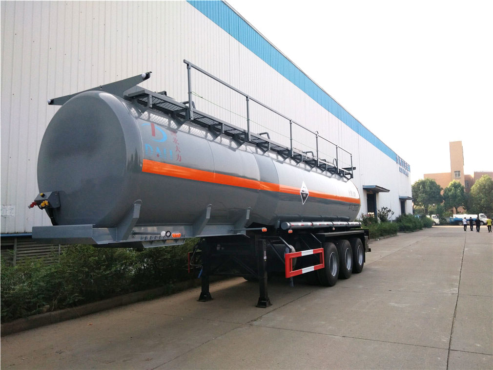 Vehículo de remolque semirrígido de tres ejes tipo tanque para mercancías inflamables y corrosivas Euro III