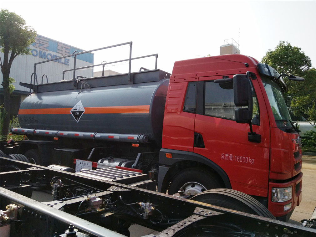 Vehículo de transporte de mercancías inflamables y corrosivas Jiefanglong V [10 cúbicos]