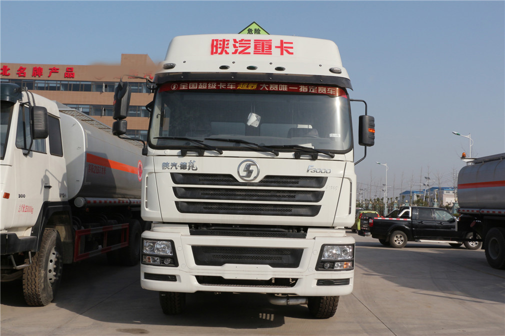 Camión tanque Shaanxi Auto Delong delantero cuatro ejes trasero ocho [34 metros cúbicos] de aceite