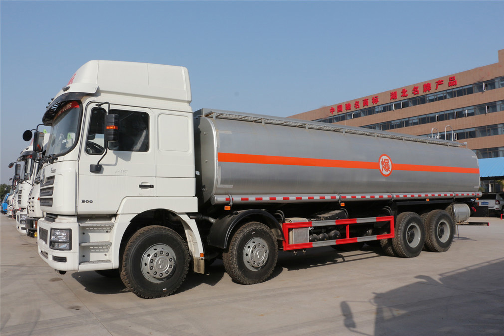 Camión tanque Shaanxi Auto Delong delantero cuatro ejes trasero ocho [34 metros cúbicos] de aceite