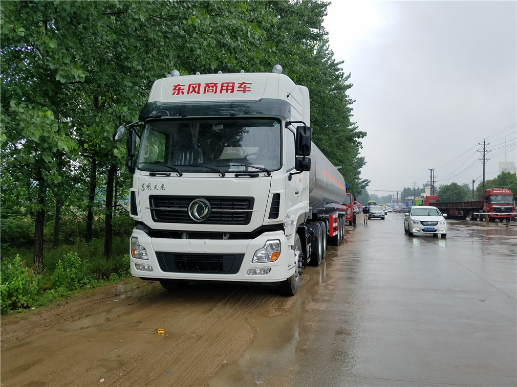 Dongfeng Tianlong tráiler de acero aluminio de tres ejes [42 metros cúbicos] de transporte de aceite semi-remolque