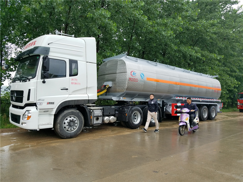 Dongfeng Tianlong tráiler de acero aluminio de tres ejes [42 metros cúbicos] de transporte de aceite semi-remolque