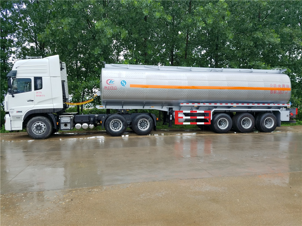 Dongfeng Tianlong tráiler de acero aluminio de tres ejes [42 metros cúbicos] de transporte de aceite semi-remolque