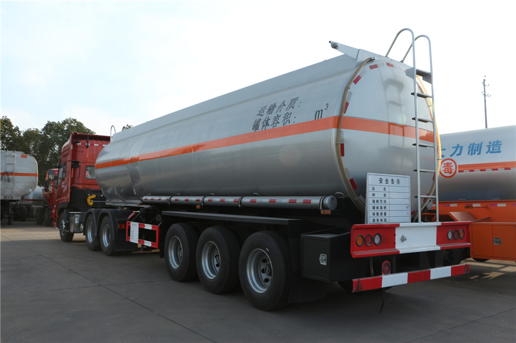 Dongfeng Tianlong tráiler de acero aluminio de tres ejes [42 metros cúbicos] de transporte de aceite semi-remolque