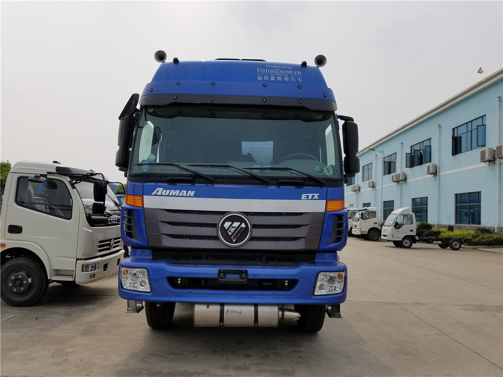 Camión cisterna de Futian Ouman 4x4 con tanque trasero [25 metros cúbicos]