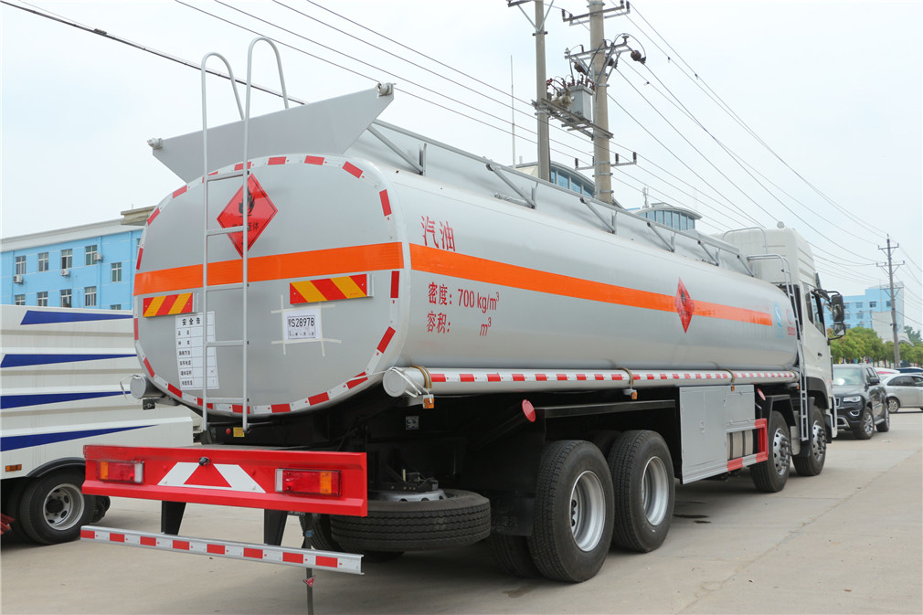 Camión cisterna Dongfeng Tianlong delantero-cuatro trasero-ocho [25 metros cúbicos] de aceite
