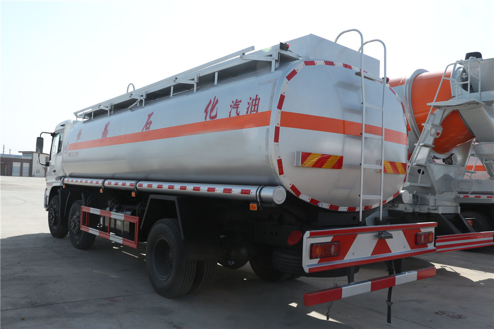 Vehículo de transporte de aceite Dongfeng Tianjin de tres ejes pequeños [20 metros cúbicos]