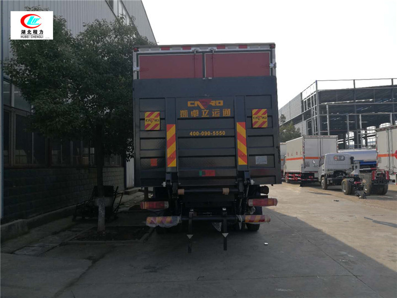 Vehículo de transporte de líquidos inflamables de tipo Ouman de 9.45 metros de longitud, con techo abierto (cuatro ejes delanteros, seis ejes traseros) [Clase 3]