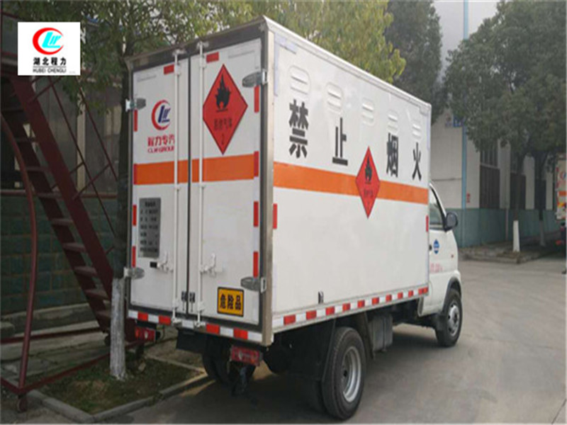 Vehículo de transporte de líquido inflamable Dongfeng Junfeng de 3.3 metros de largo en caja [Clase 3, Placa de Licencia Azul]