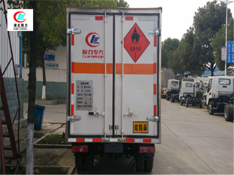 Vehículo de transporte de líquido inflamable Dongfeng Junfeng de 3.3 metros de largo en caja [Clase 3, Placa de Licencia Azul]