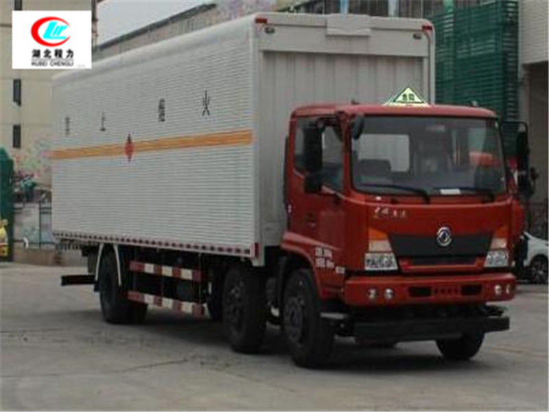Vehículo de transporte tipo caja de líquido combustible de 4/9.6 metros tipo Viento del Este [Clase 3]