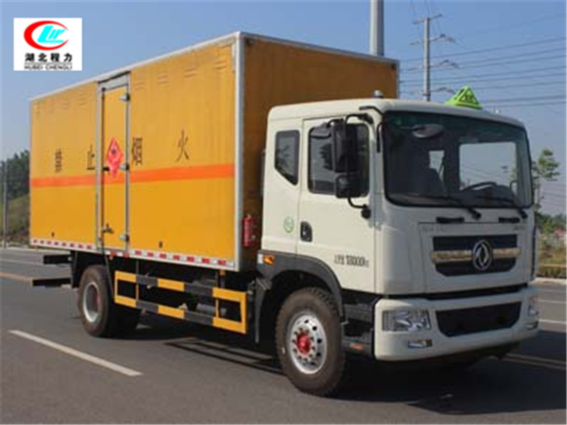 Dongfeng D9 6.2 metro recipiente de transporte de líquido inflamable tipo caja [Clase III]