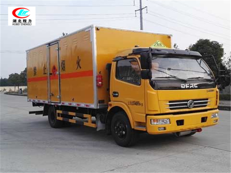 Vehículo de transporte de líquido inflamable tipo caja Dongfeng Daolu Kai de 5.1 metros [Clase III]