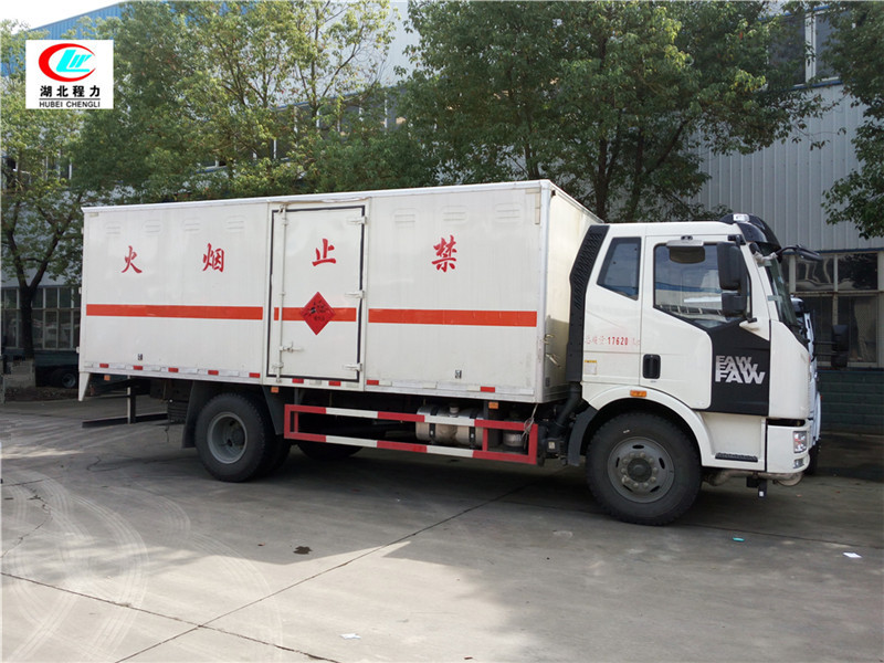 Vehículo de transporte de líquido inflamable tipo caja de 6.2 metros Liberate [Clase III]