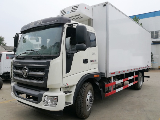 (Longitud: 6.8 metros) Camión refrigerado Foton Rivo