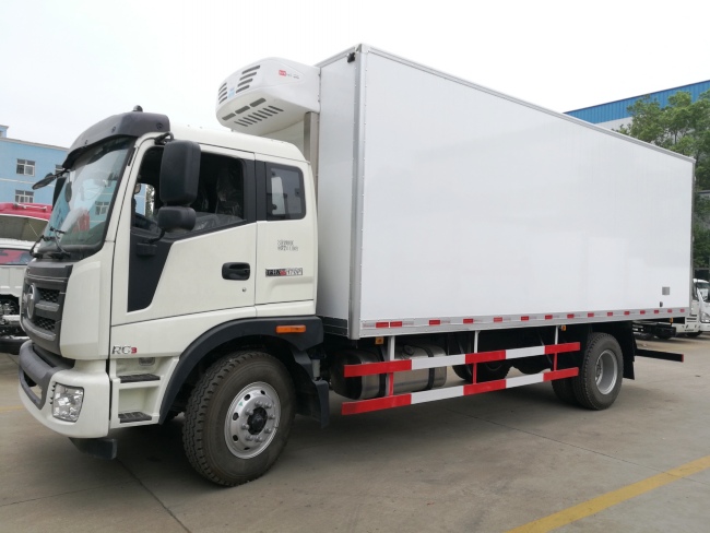 (Longitud: 6.8 metros) Camión refrigerado Foton Rivo