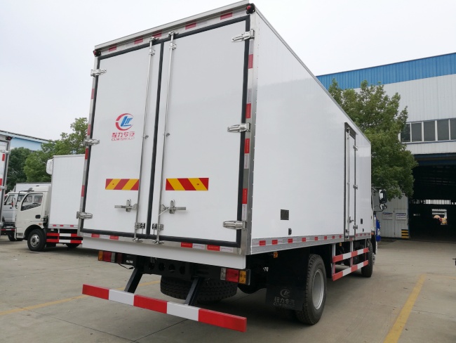 (Longitud: 6.8 metros) Camión refrigerado Foton Rivo