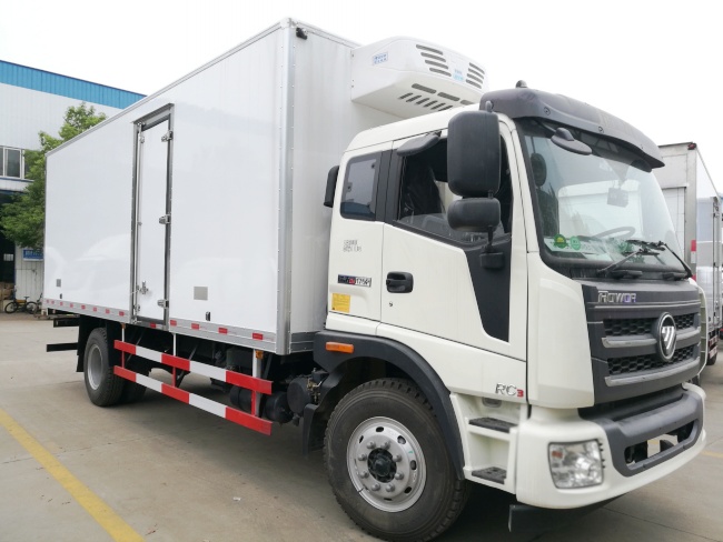 (Longitud: 6.8 metros) Camión refrigerado Foton Rivo