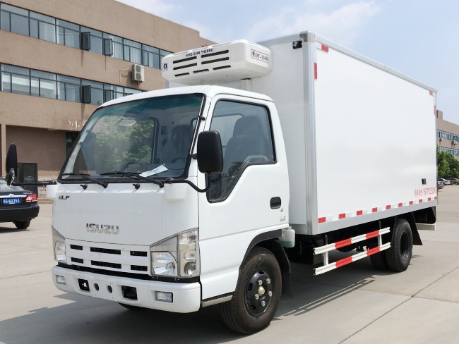 (Longitud: 4.1 metros) Camión refrigerado Qingling / Isuzu