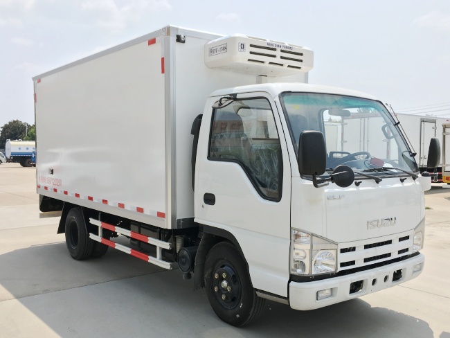 (Longitud: 4.1 metros) Camión refrigerado Qingling / Isuzu