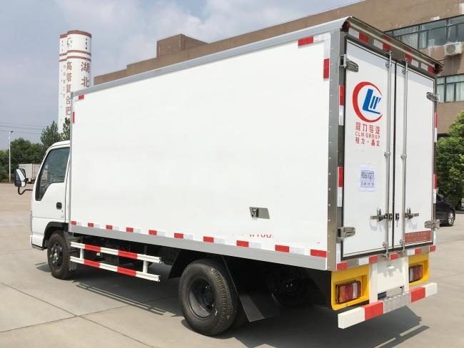 (Longitud: 4.1 metros) Camión refrigerado Qingling / Isuzu