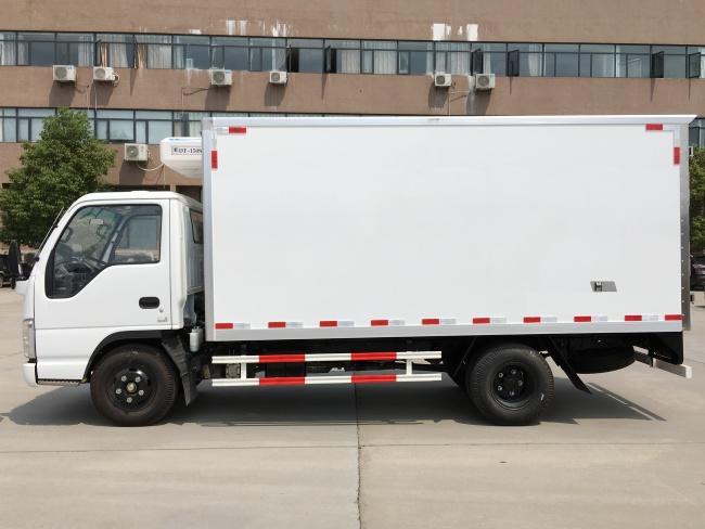 (Longitud: 4.1 metros) Camión refrigerado Qingling / Isuzu
