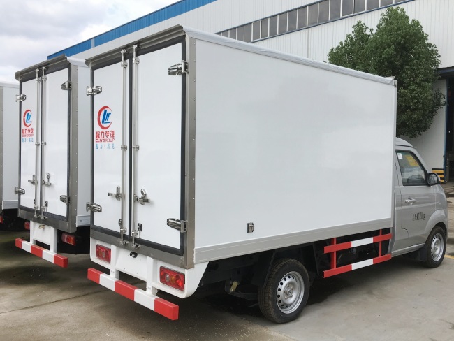 (Longitud: 2.9 metros) Camión refrigerado Golden Cup T30