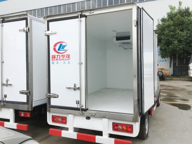 (Longitud: 2.9 metros) Camión refrigerado Golden Cup T30