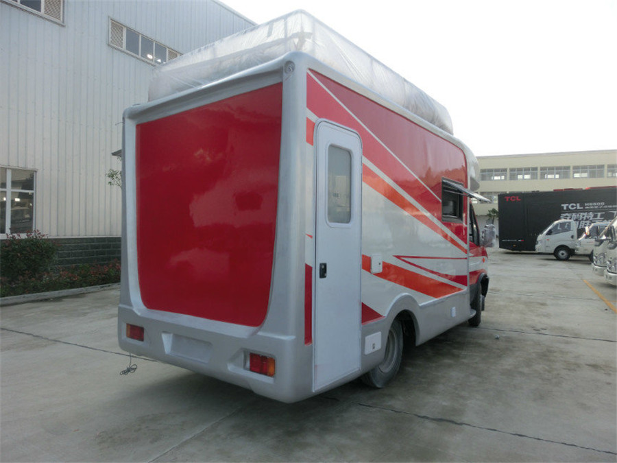 (Longitud: 4.1 metros) Carro comedor Iveco
