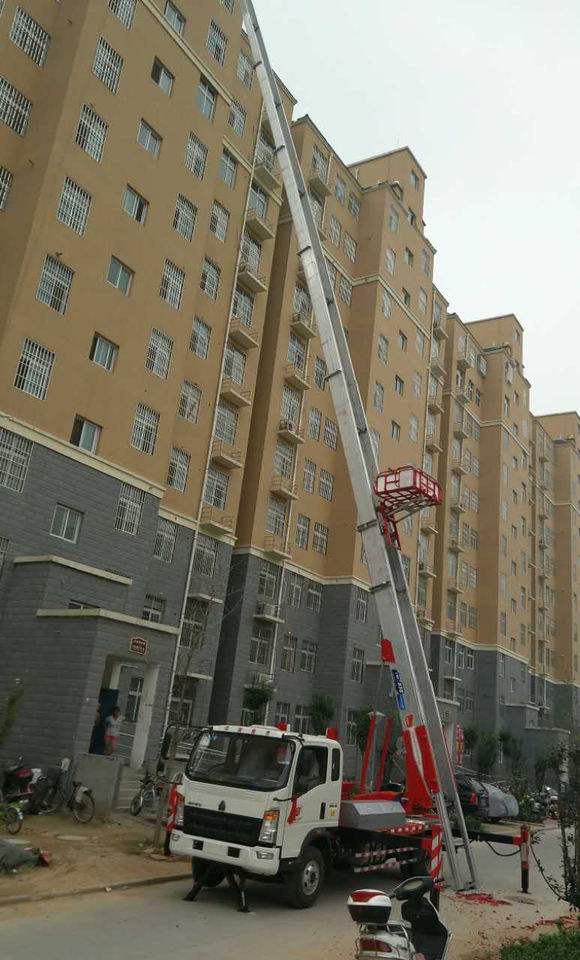 (45 metros) Camión de escalera aérea Haowo de la marca Hongqi