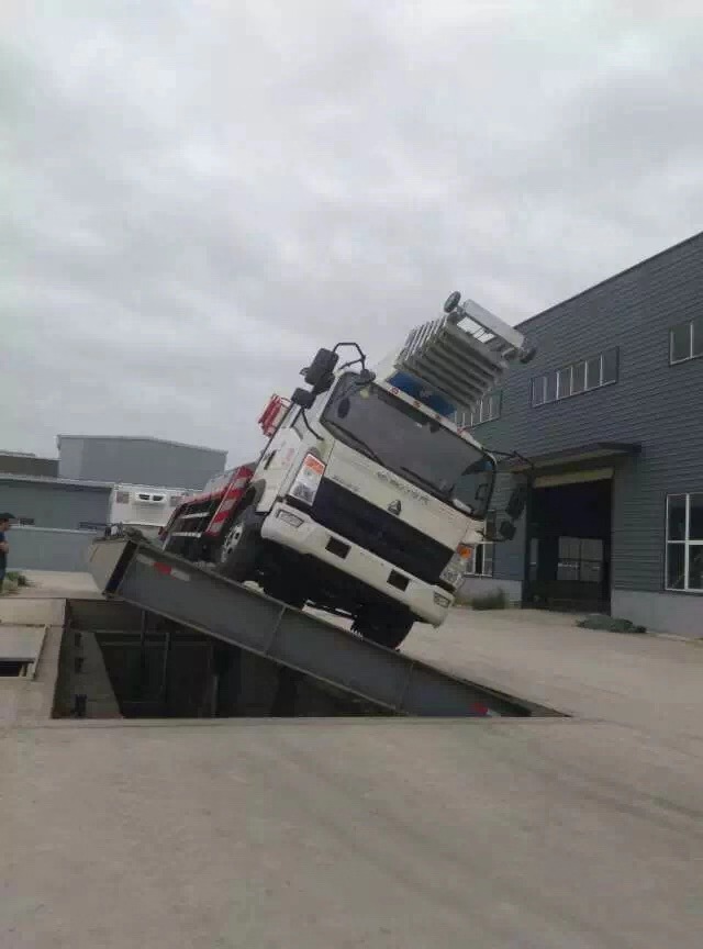 (45 metros) Camión de escalera aérea Haowo de la marca Hongqi
