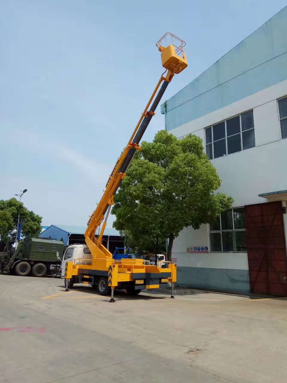 (12-18 metros) Plataforma de Trabajo Aéreo telescópica de una cabina Dongfeng