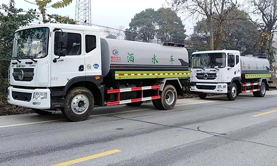 Camión aspersor de la serie Dongfeng D9 (capacidad de 12 metros cúbicos)