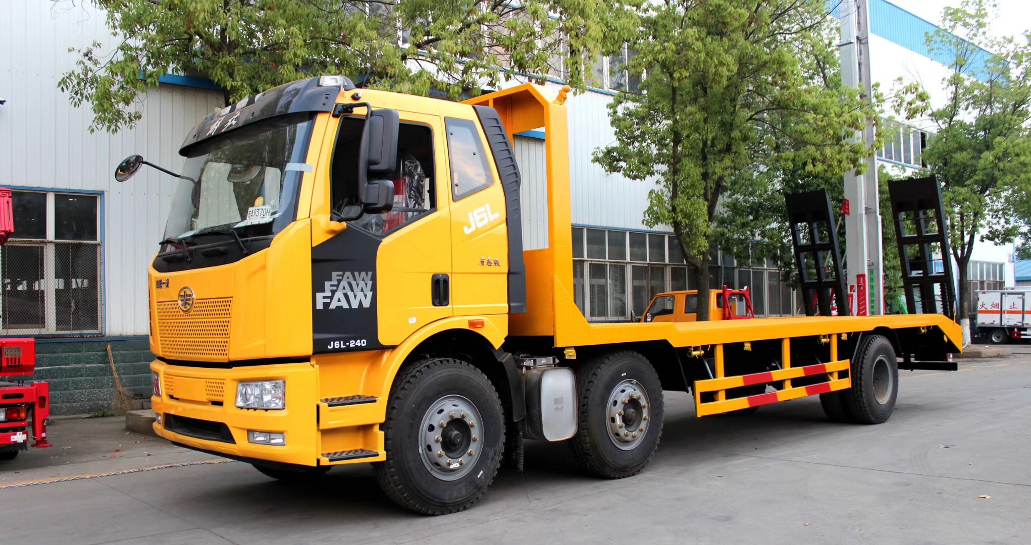 Camión pequeño de tres ejes 6X2 para transporte de plataforma [15-25 toneladas]
