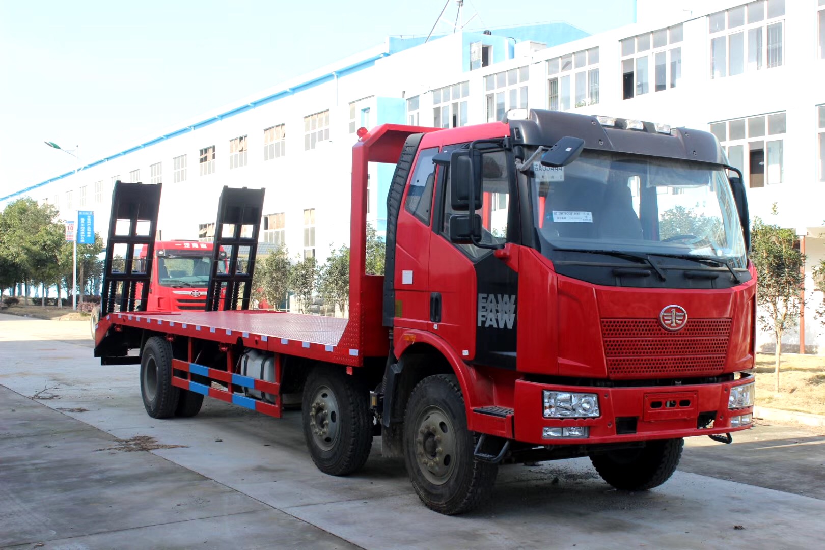 Camión pequeño de tres ejes 6X2 para transporte de plataforma [15-25 toneladas]