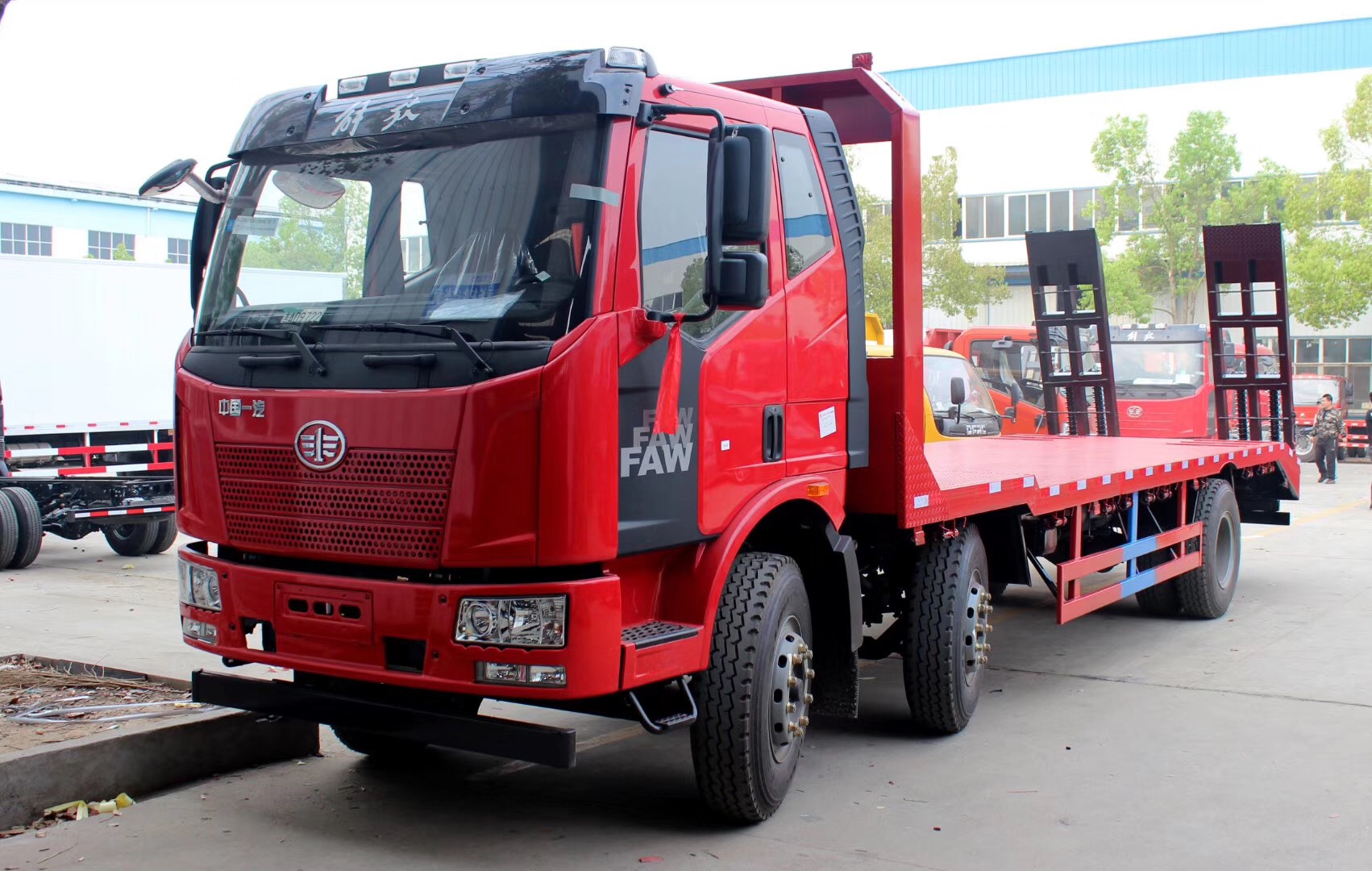 Camión pequeño de tres ejes 6X2 para transporte de plataforma [15-25 toneladas]