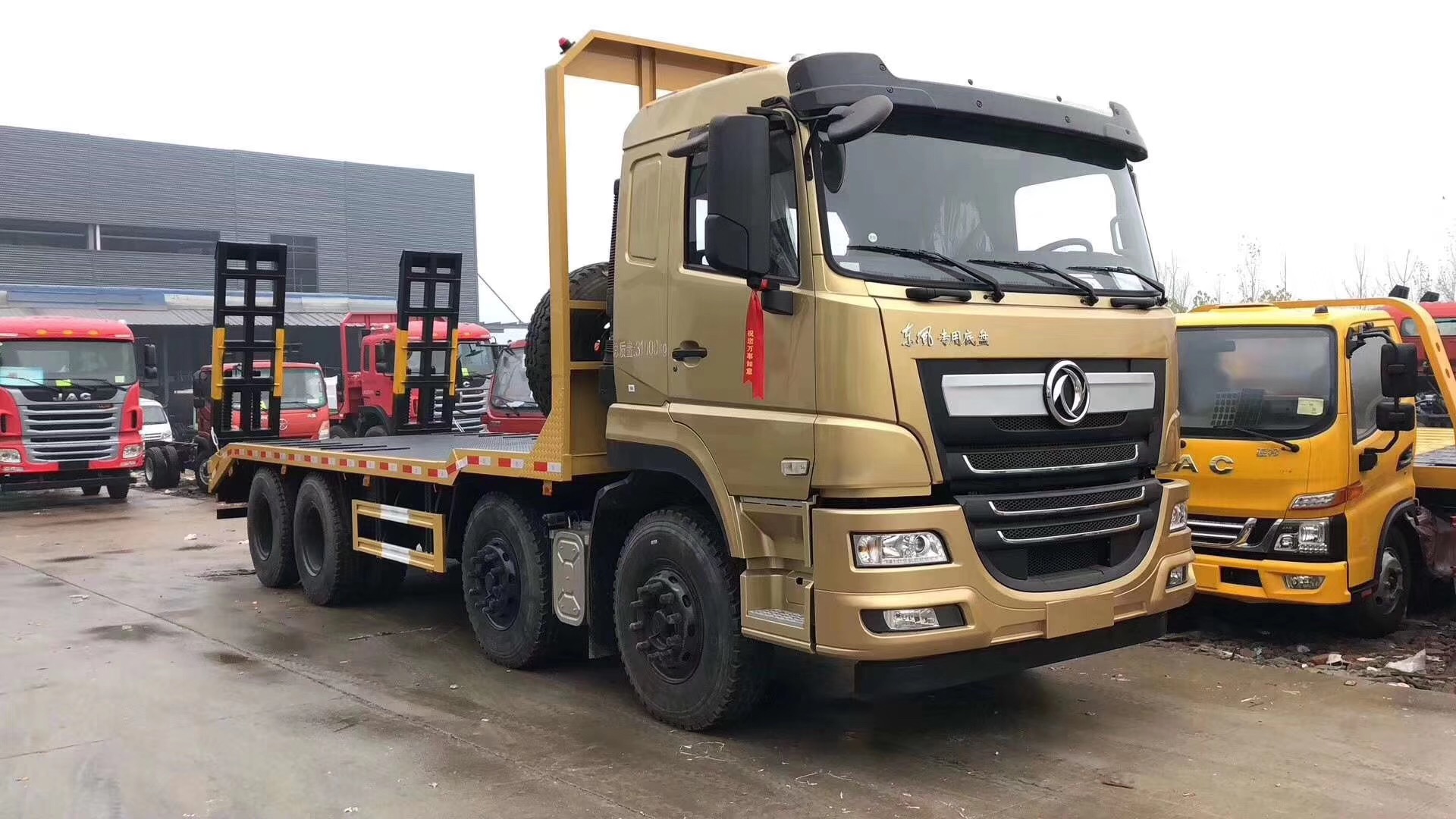 Vehículo de transporte de plataforma plana 8X4 delantero-cuatro-trasero-ocho [20-40 toneladas]