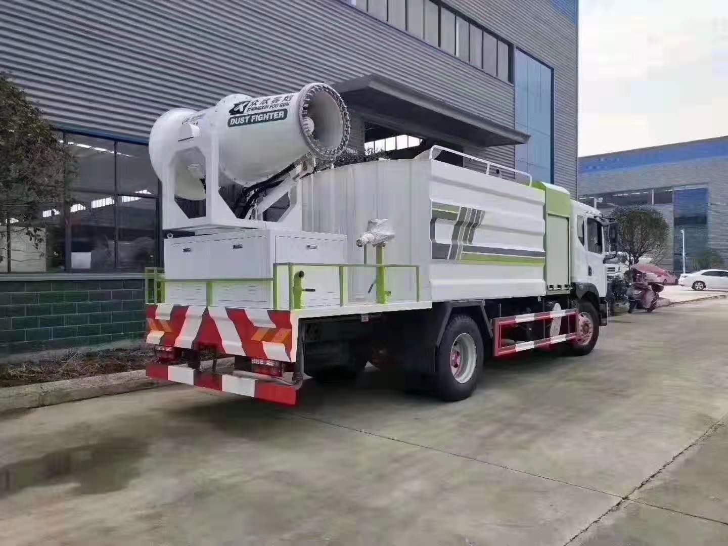 Vehículo multiusos de supresión de polvo Dongfeng D9 Dolica (12 metros cúbicos)