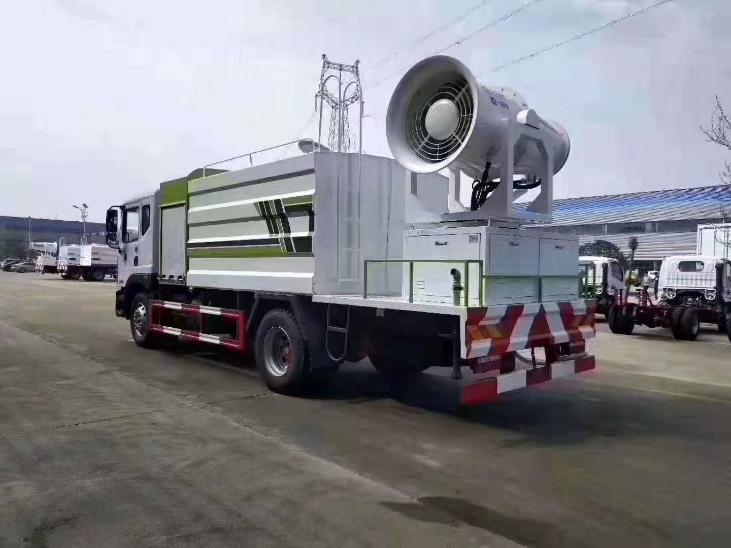 Vehículo multiusos de supresión de polvo Dongfeng D9 Dolica (12 metros cúbicos)