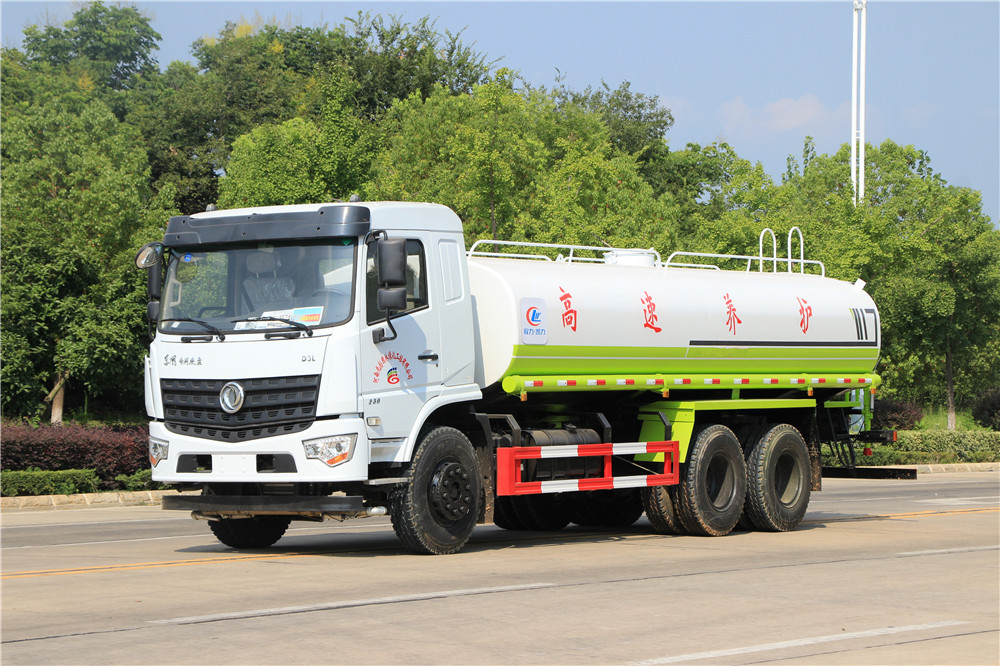 Camión aspersor de Dongfeng montado en la parte inferior trasera con eje dual de 20 metros cúbicos de agua