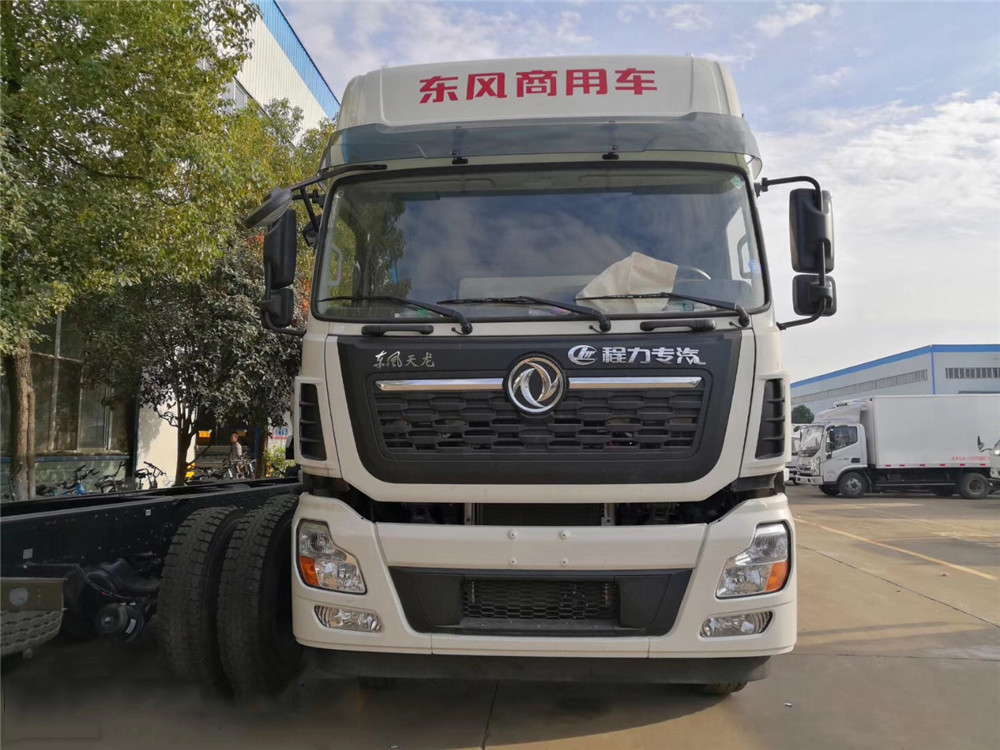 Vehículo de transporte de alimentación en polvo Dongfeng Tianlong delantera-cuatro trasera-ocho [40 cúbicos]