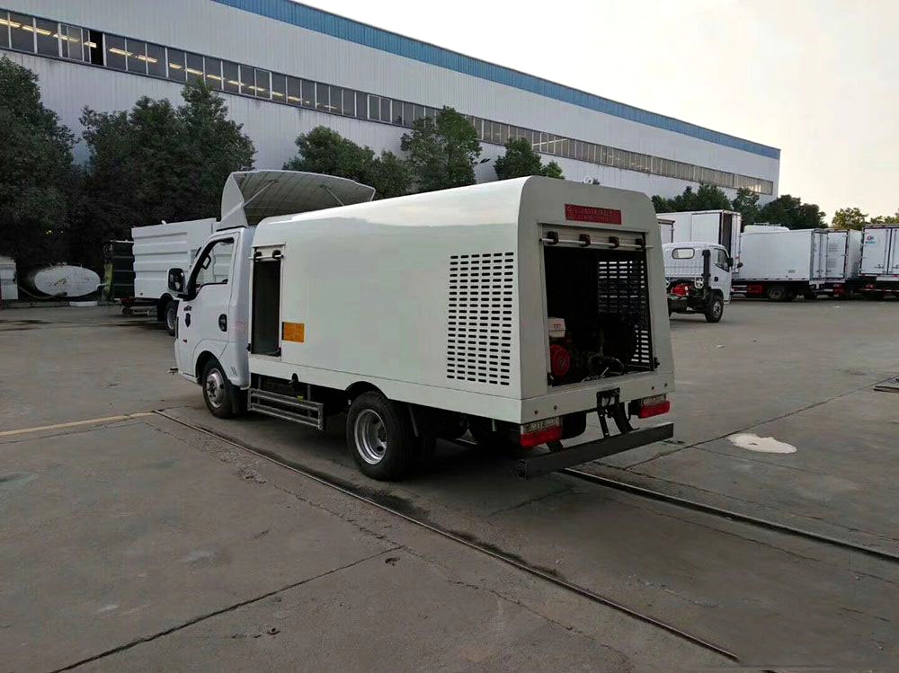 【1.5 capacidad cúbica, matrícula azul】 vehículo limpiador de carreteras Dongfeng Tu Yi