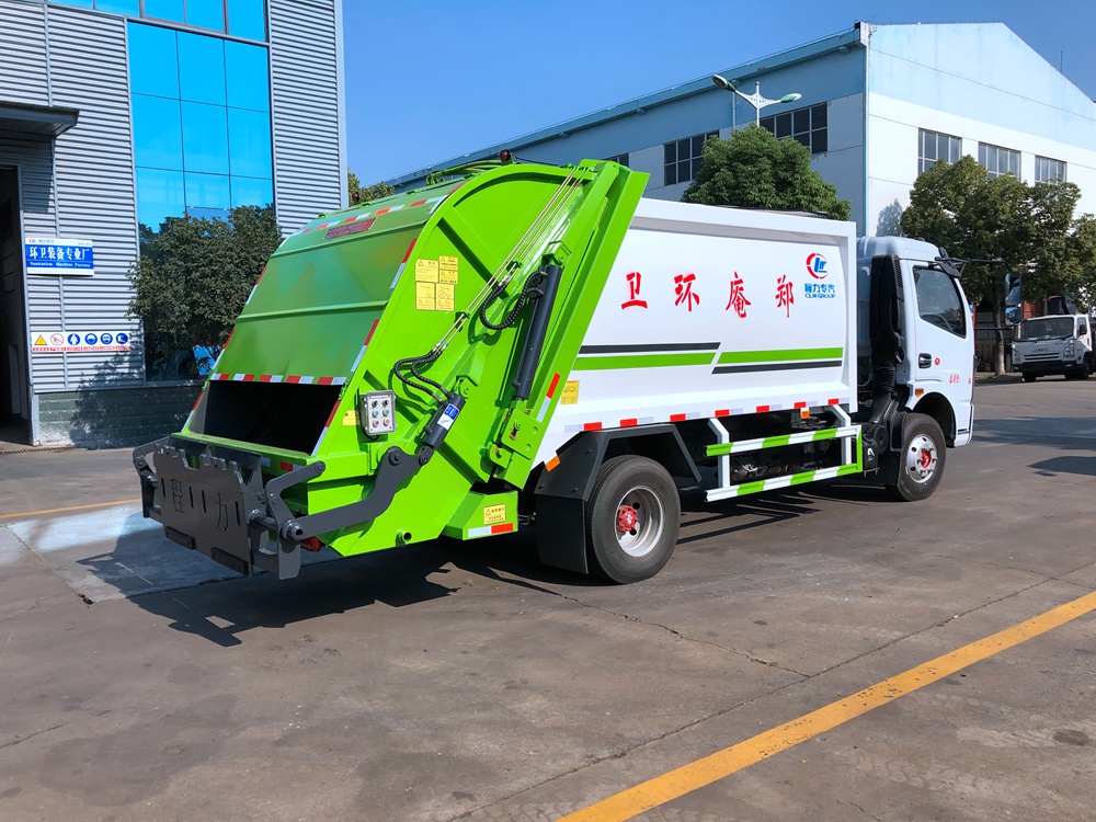 【8 cubic capacity】 Dongfeng D7 Compressed Garbage Truck