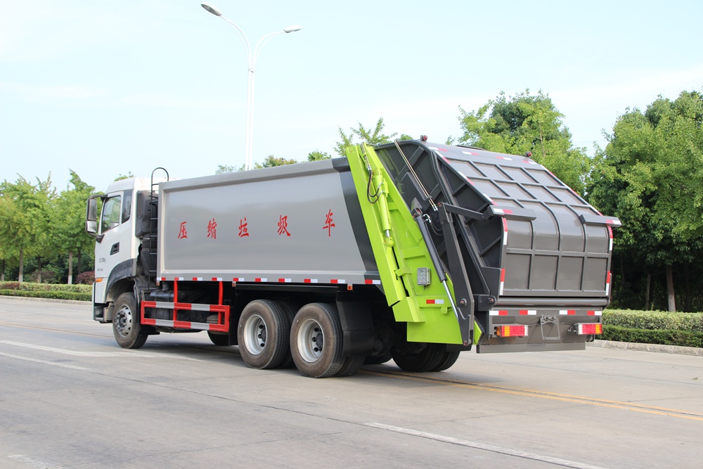 Camión de basura Dongfeng Tianlong con eje trasero doble y compresión de 18 cubic metros