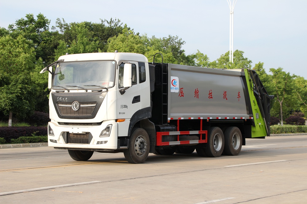 Camión de basura Dongfeng Tianlong con eje trasero doble y compresión de 18 cubic metros