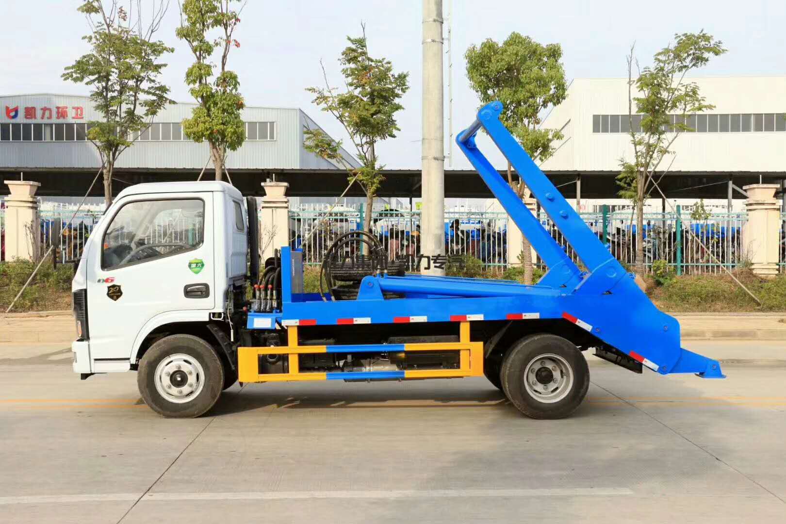 【6 Partes】 Camión de basura con brazo giratorio Dongfeng D6