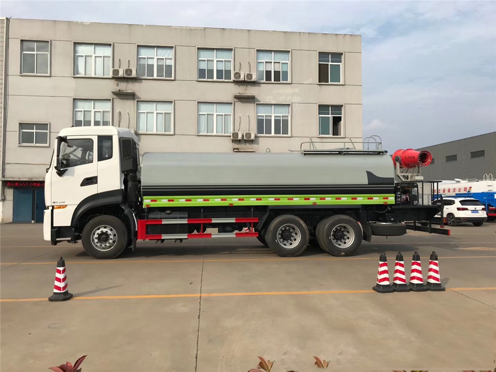 Vehículo de niebla trasero de doble eje Dongfeng Tianlong # 30 - 50 metros, 18 unidades