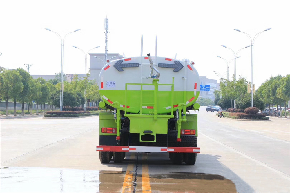 [20 cubic] tanque de agua de acero de Dongfeng montado en la parte inferior trasera con eje dual
