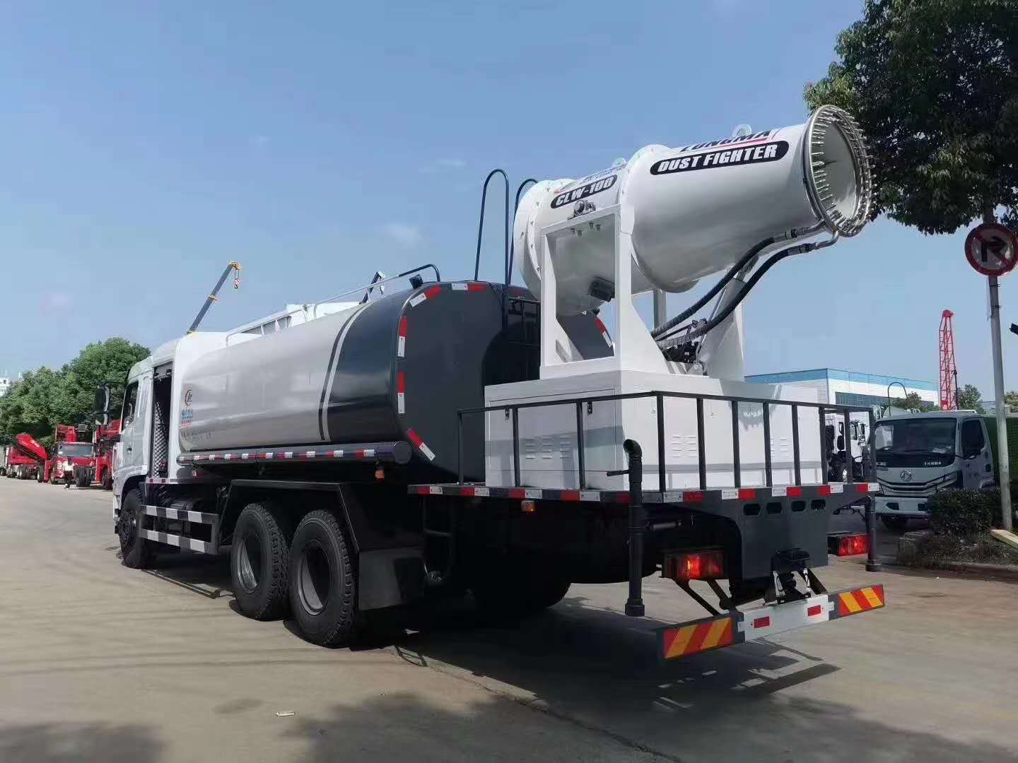 Vehículo de suppression de polvo multifuncional de doble rueda trasera de 16 cubicos de Dongfeng